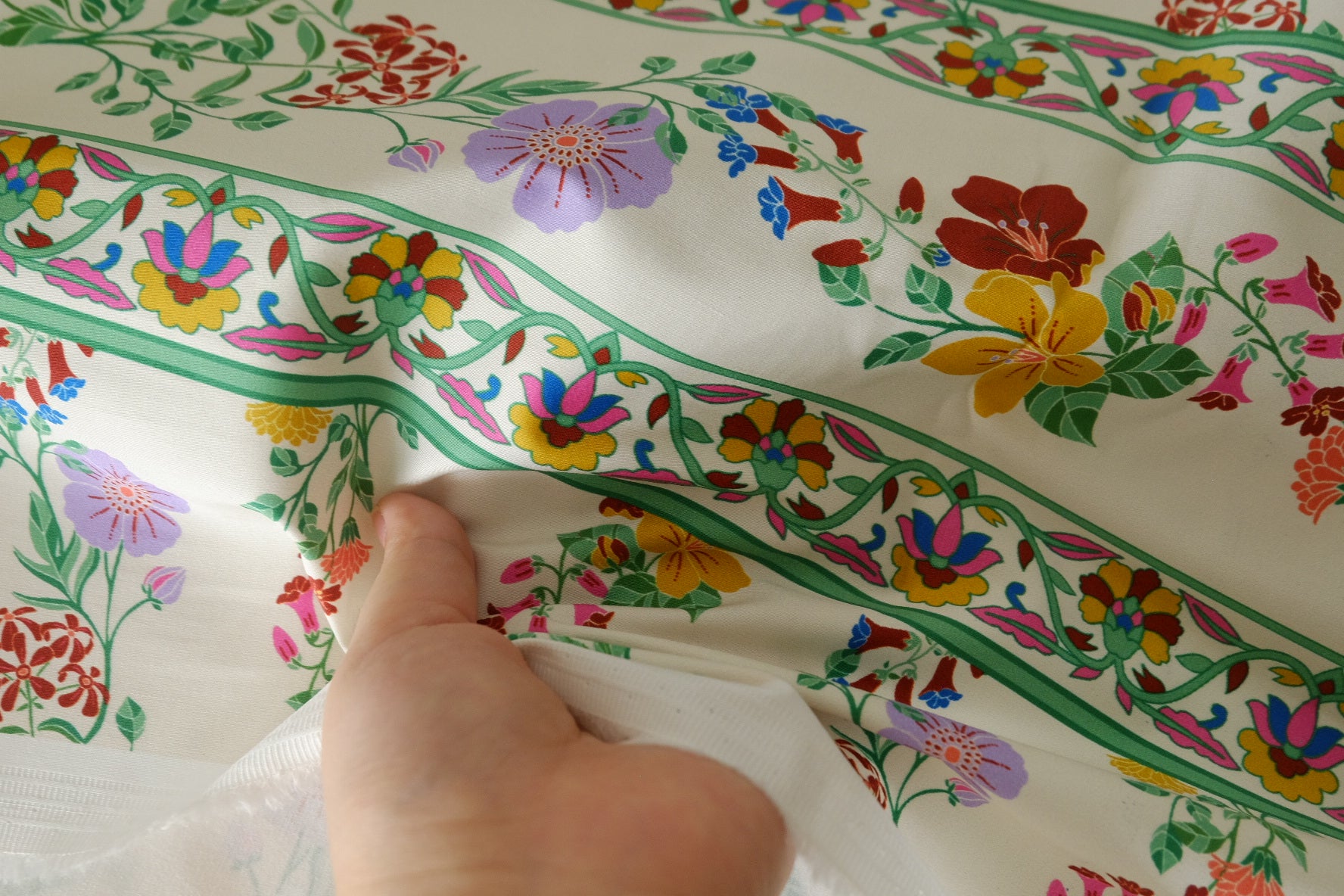 Botanical Border Stretch Cotton Sateen – 2.2 yd