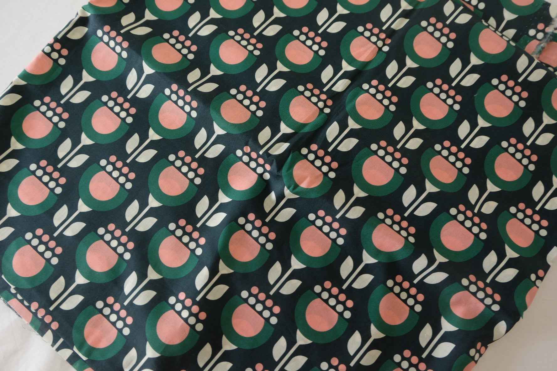 Retro Geometric Floral Cotton Lawn Fabric – 1.6 yd