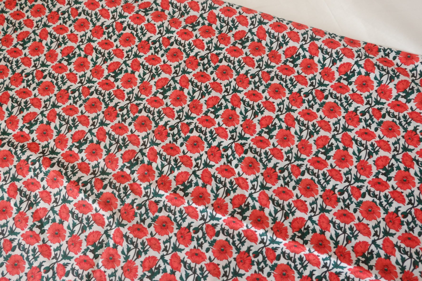 Vintage Red Flower Cotton Lawn Fabric – Cream Botanical Print – 2.1 yd