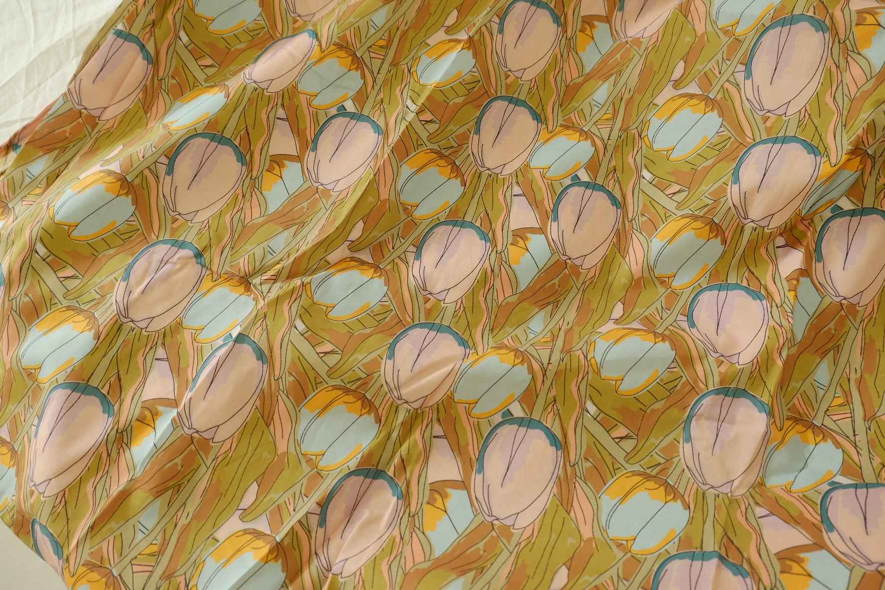 Vintage Tulip Cotton Lawn Fabric – 1.9 yd