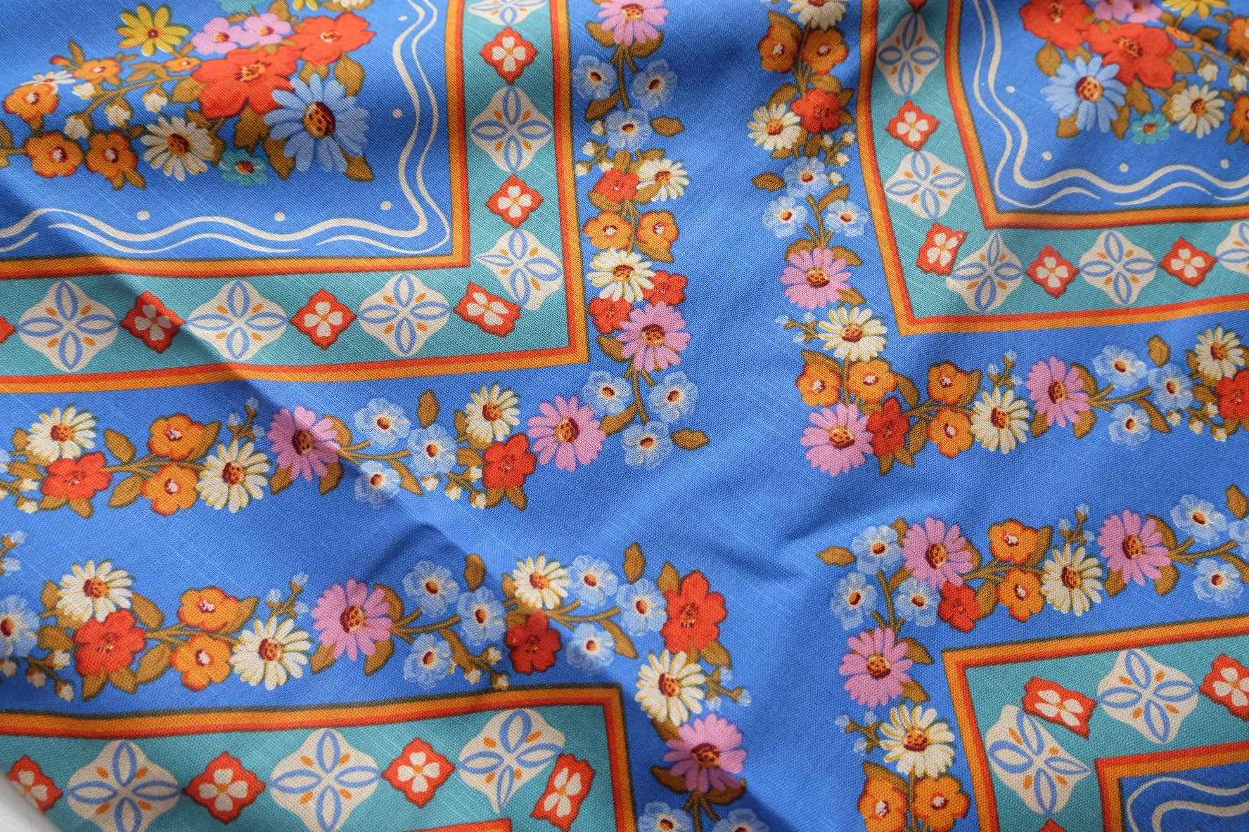 Blue Border Floral Cotton Linen Fabric, Lightweight Printed Woven, 2.19 Yards