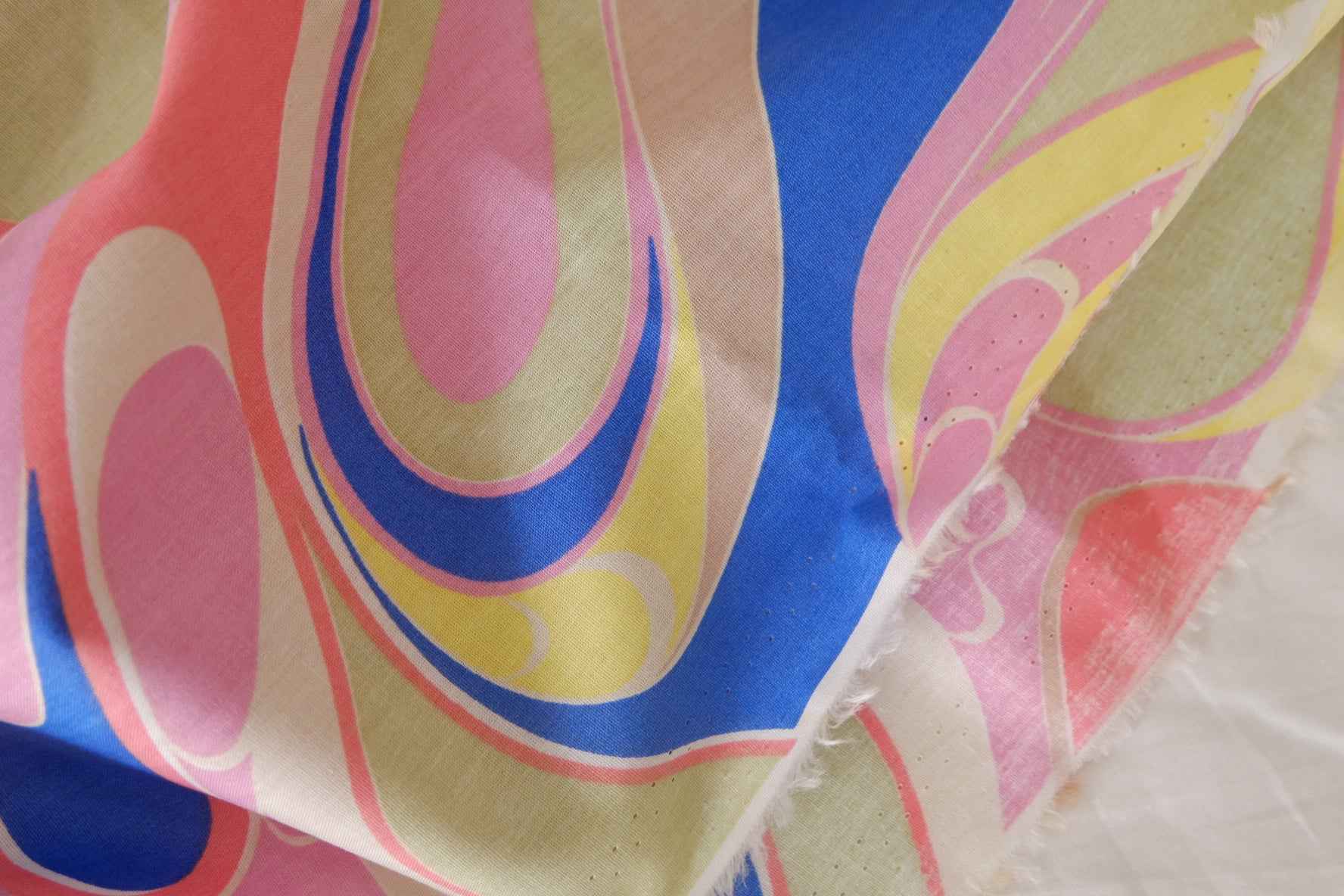 Retro Swirl Light Cotton  – 3.3 yd