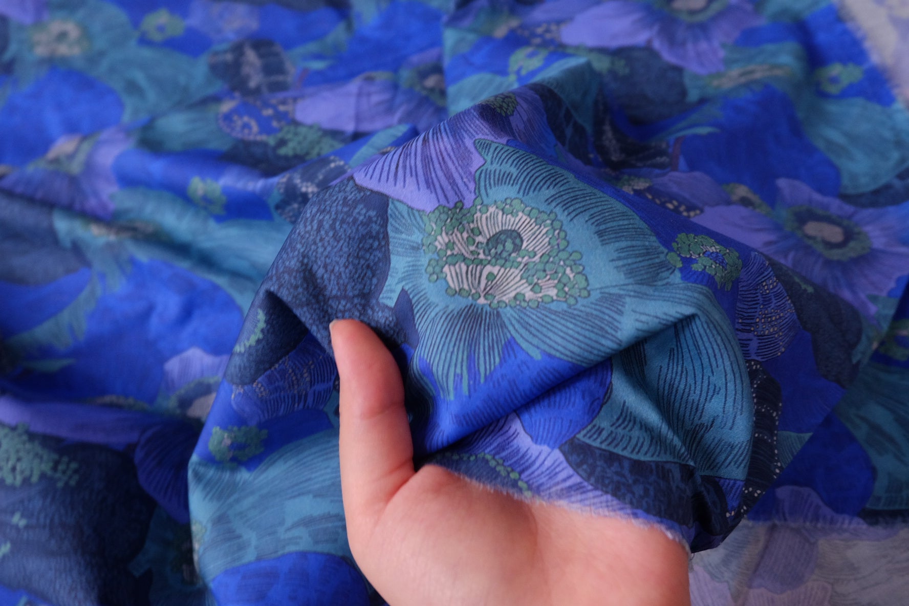 Blue Botanical 80s Cotton Lawn Fabric — 1.64 yd