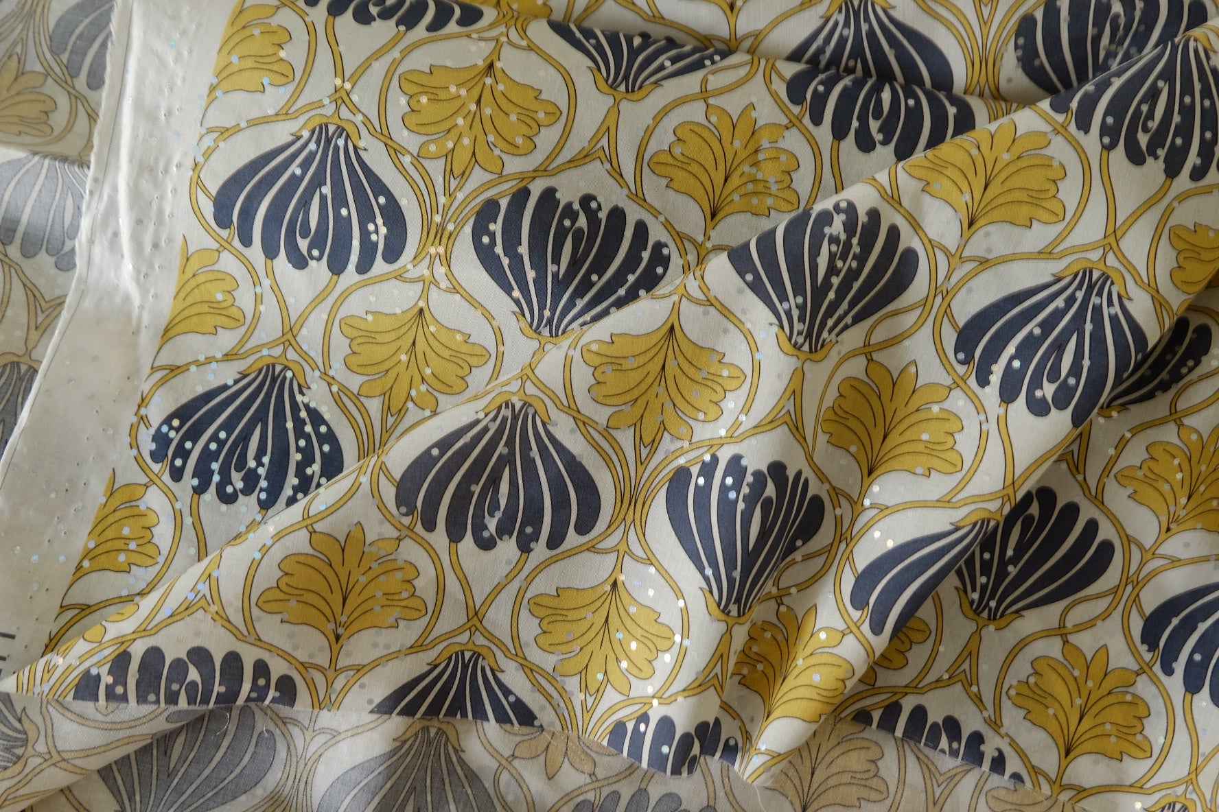 Metallic Ginkgo Cotton Lawn Fabric – 3.2 yd