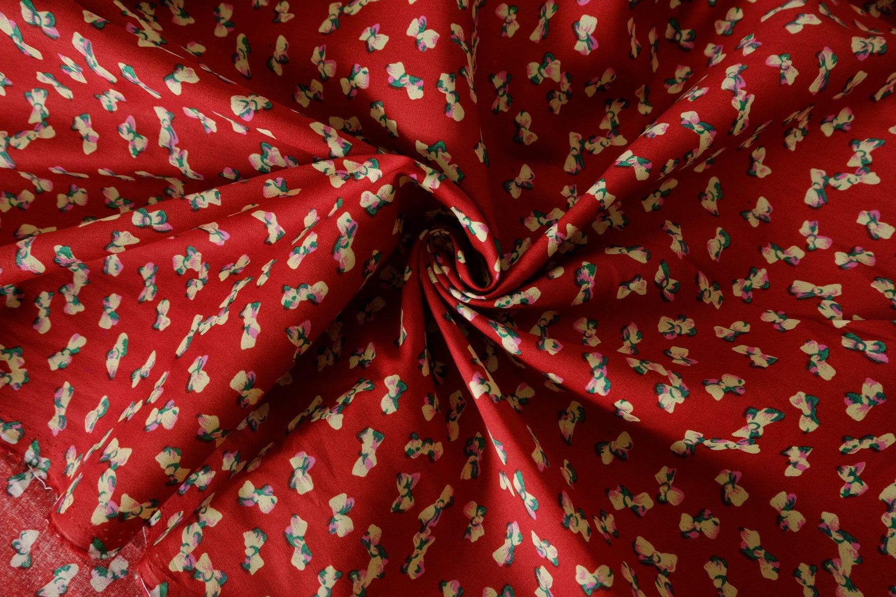 Red Bow Print High-Count Cotton Poplin – 1.6 yd