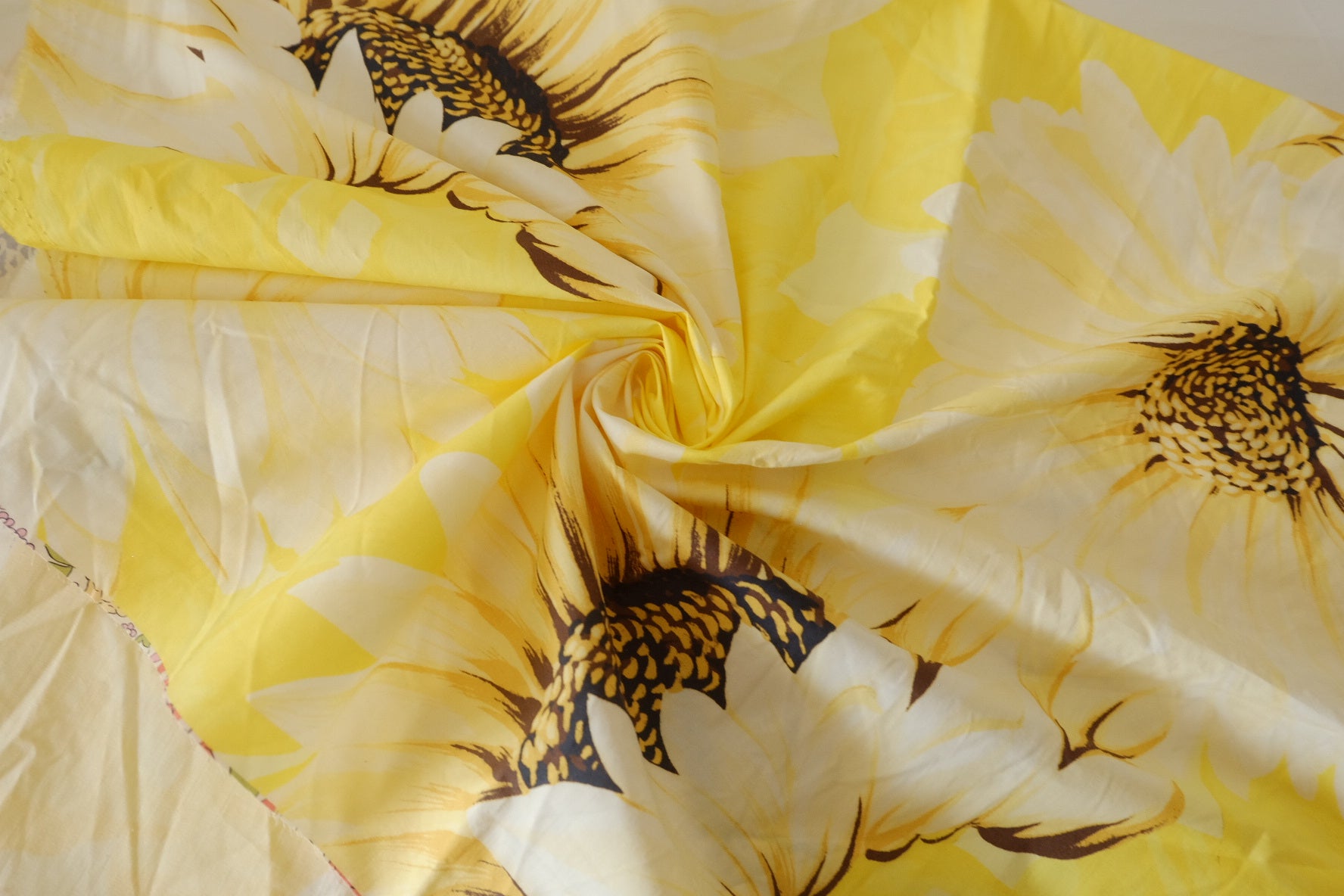 Yellow Daisy 60s Cotton Poplin Fabric – Oversized Floral Print – 1 yd