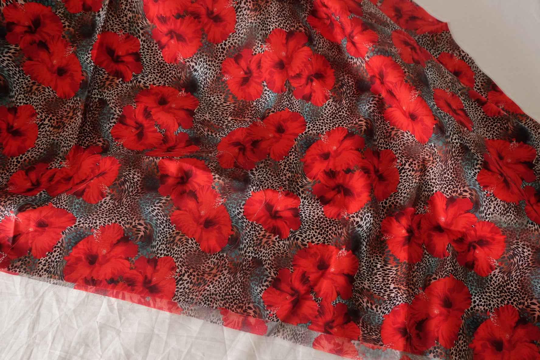 Red Hibiscus Leopard Cotton Lawn Fabric – 3.2 Yards