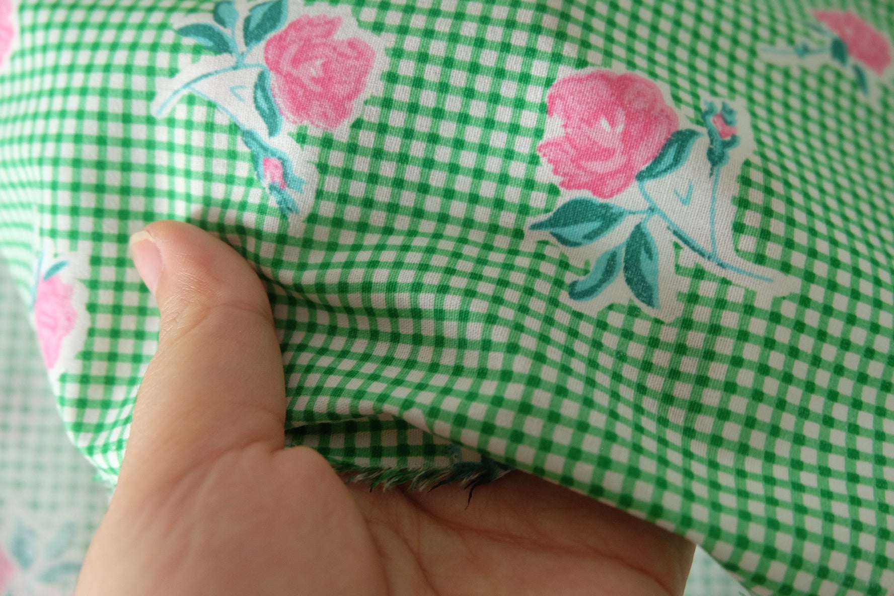 Green Gingham Rose Dense Cotton Poplin Fabric – 2.2 Yards