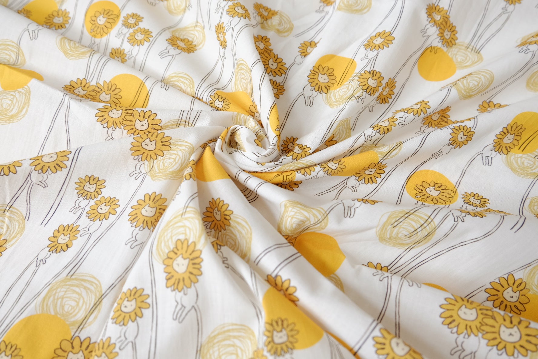 Yellow Daisy Cotton Poplin Small Cut — 1.31 yd