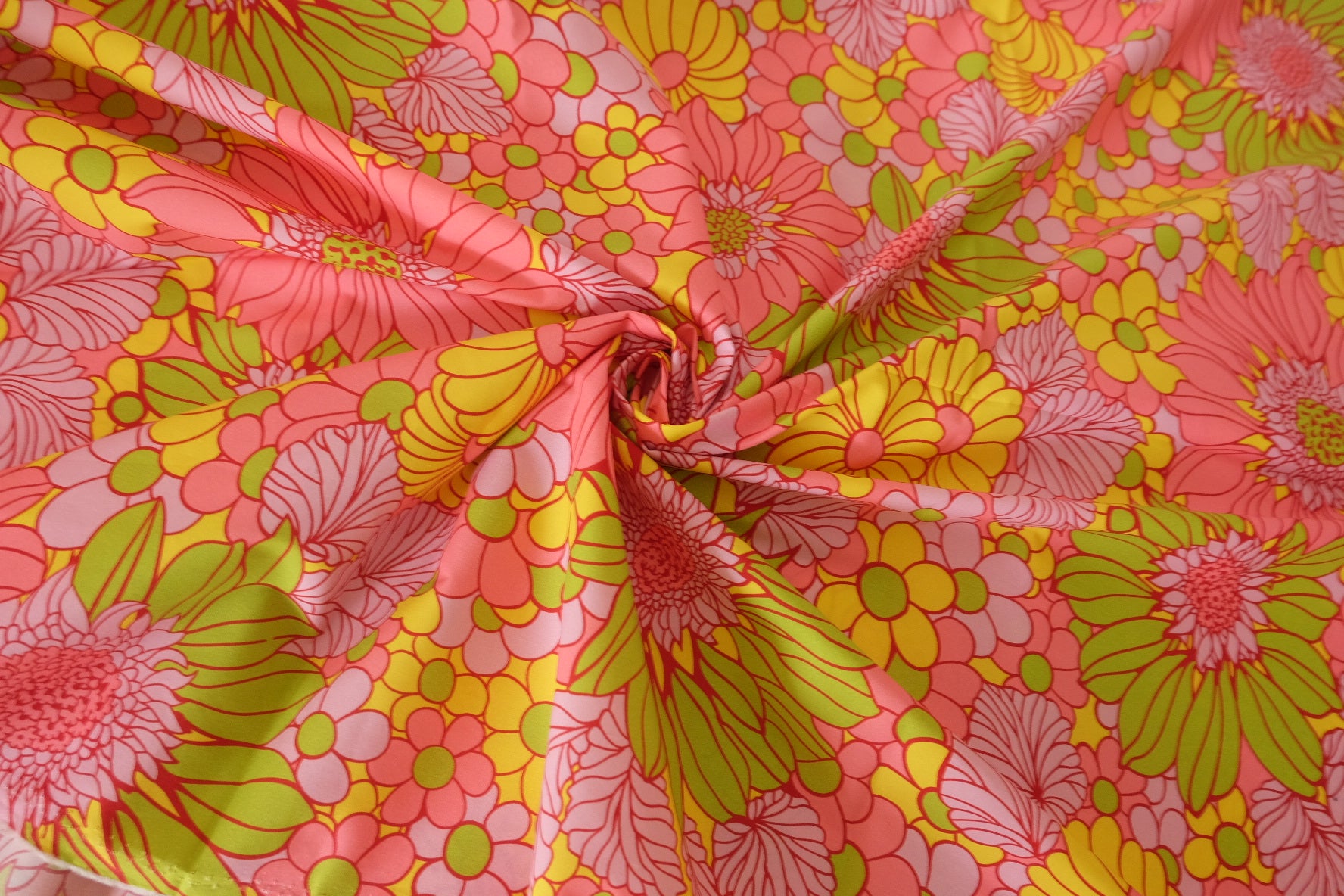 Retro Pink Floral Cotton Lawn Fabric – 2.7 yd