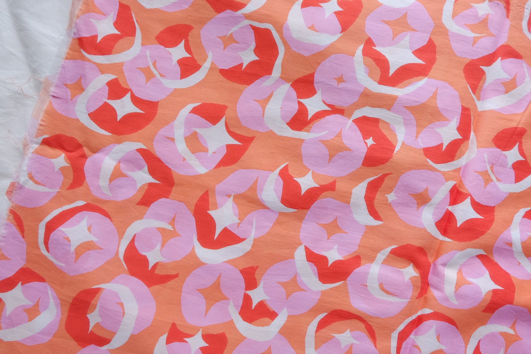 Retro Pop Floral Cotton Lawn – 1.1 yd