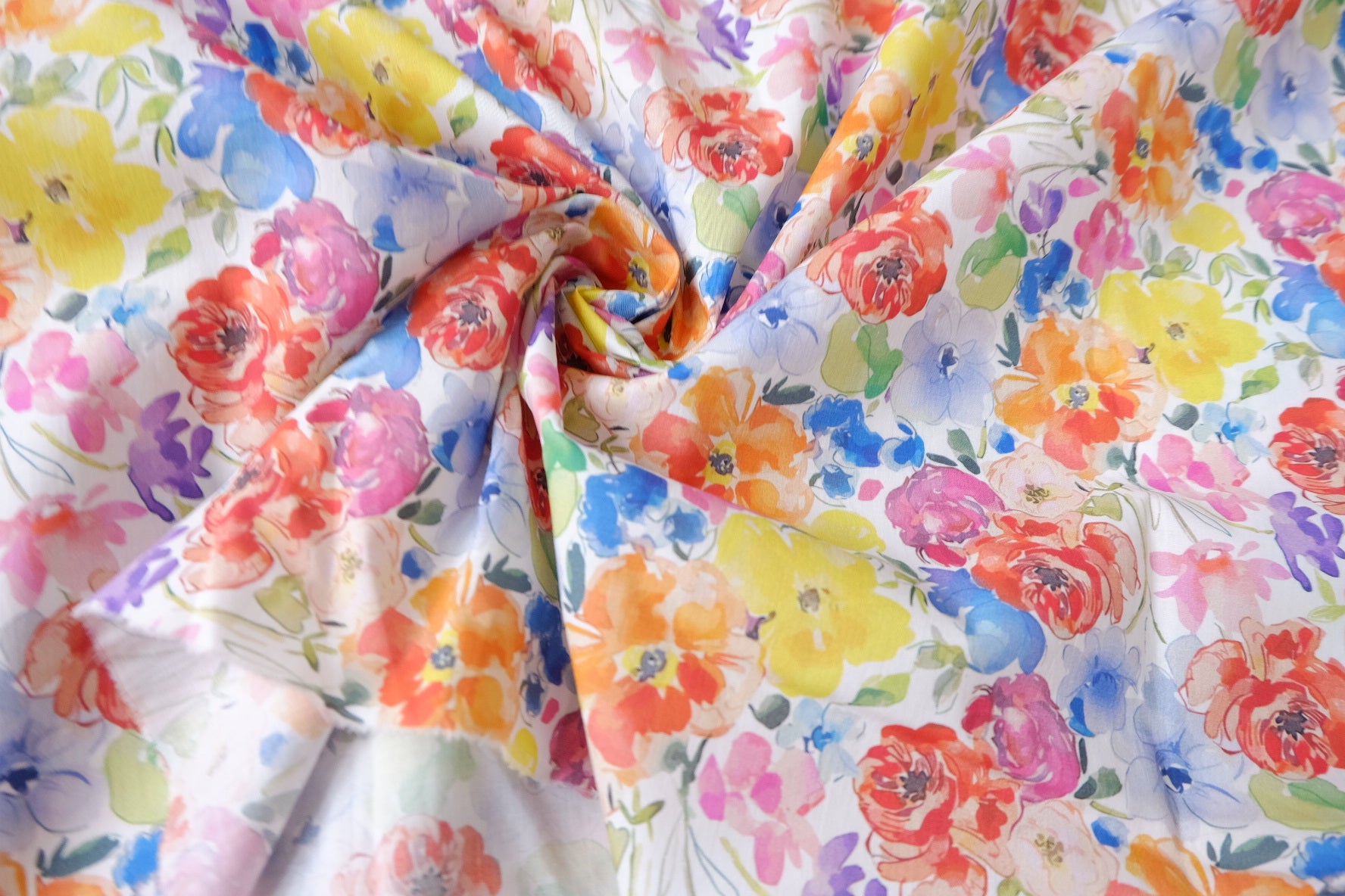 Watercolor Floral 80s Cotton Lawn Fabric — 1.64 yd