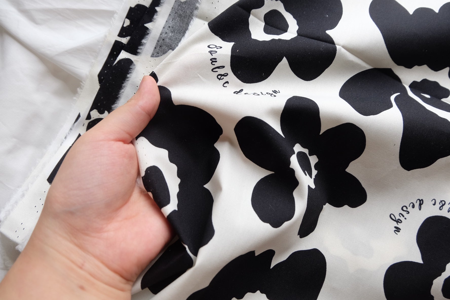 Black & White Graphic Floral Cotton Poplin – 2.2 yd / 3.3 yd