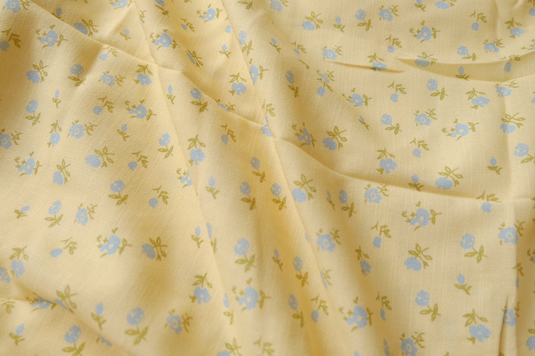 Soft Ditsy Floral Linen Blend, Slub Texture, 3.3Yards