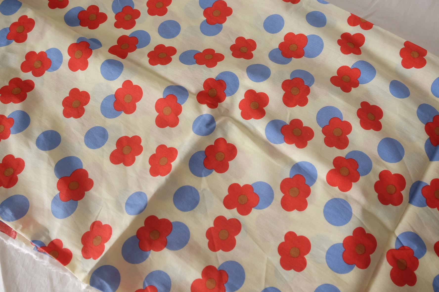 Retro Red Flower & Blue Dot Cotton Lawn – 3.28 yd