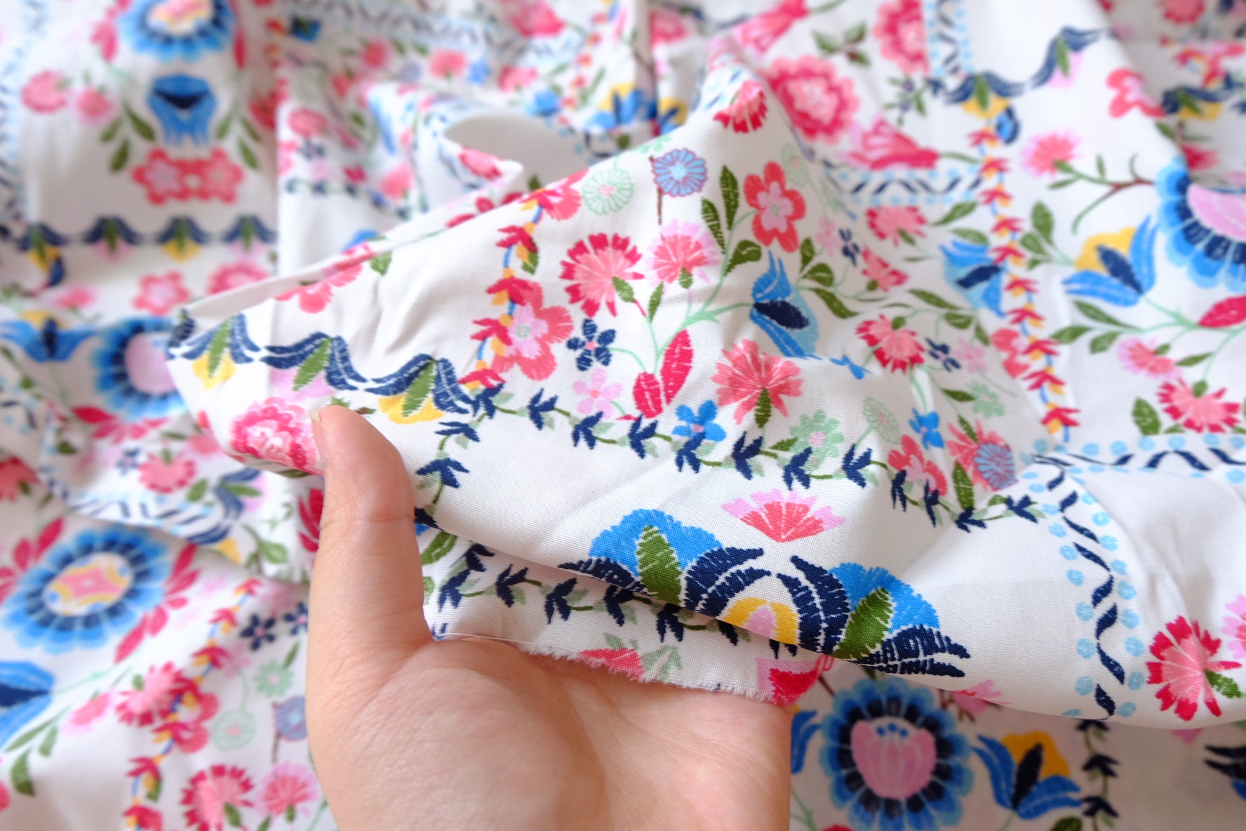 Bright Vacation Floral Lightweight Cotton Poplin — 3.28 yd