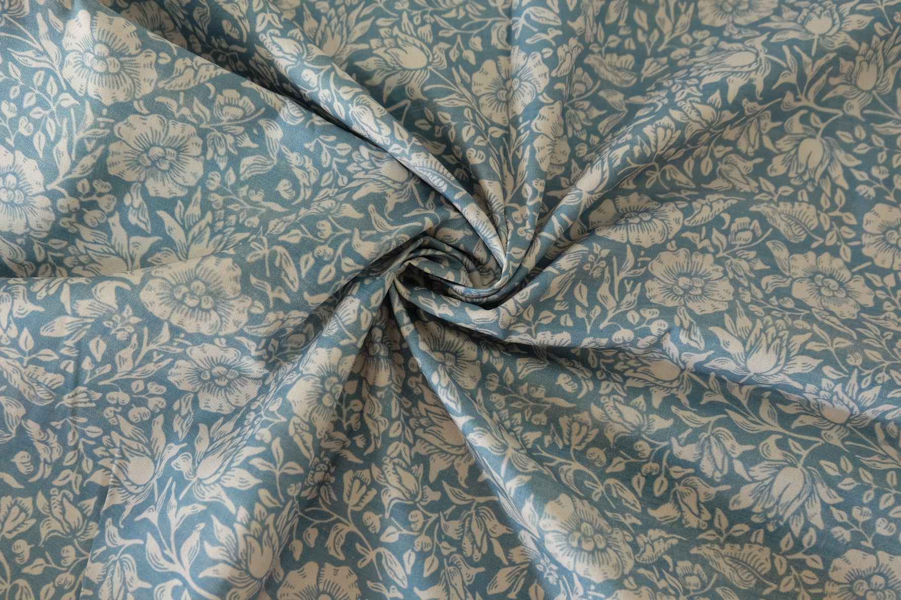 Vintage Blue Botanical Print 40s Cotton Poplin Floral Fabric – 3.3 yd