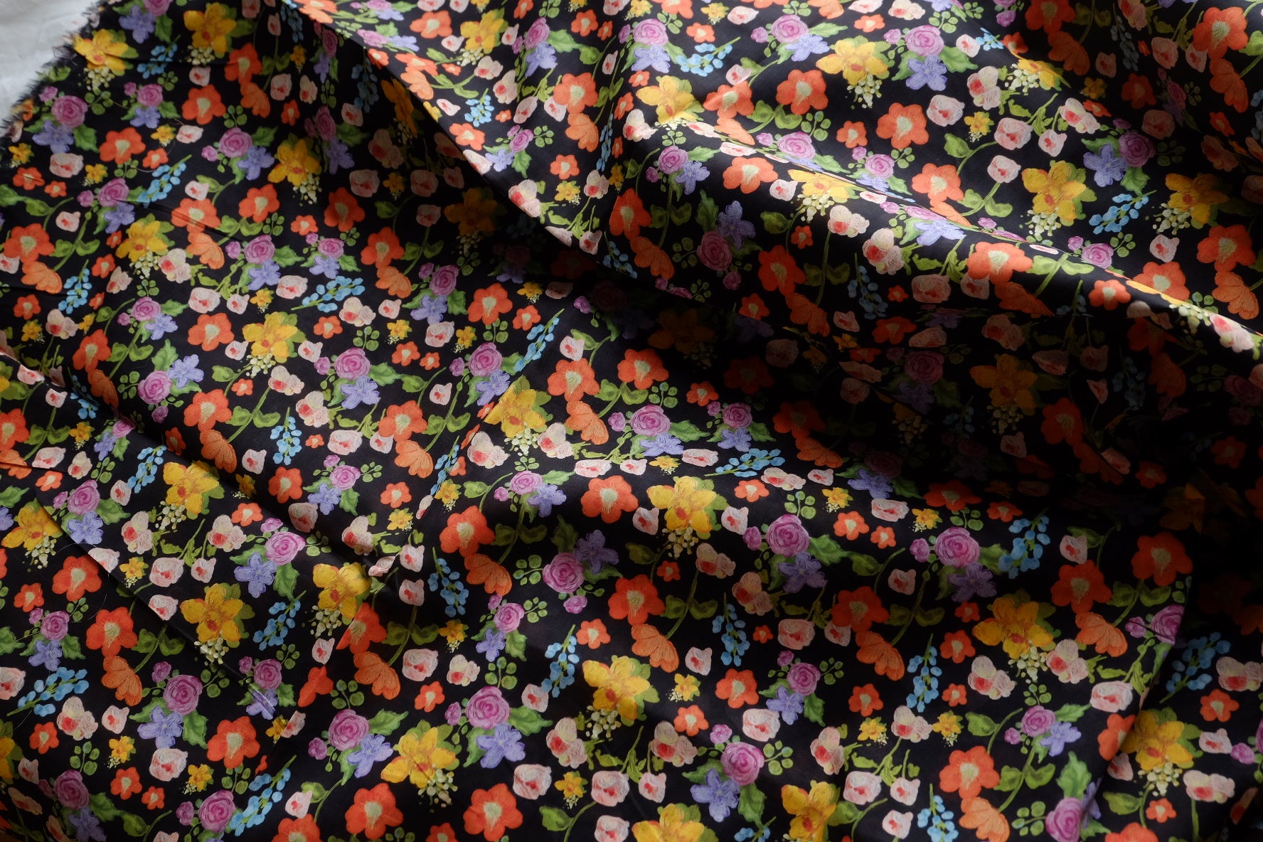 Dark Garden 100s Cotton Lawn – 2.7 yd