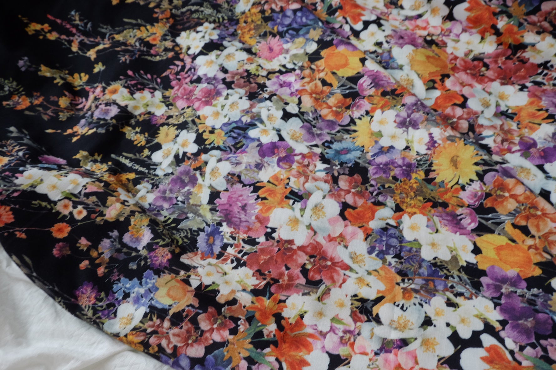 Dramatic Floral Border Linen-Cotton Fabric — 1.64 yd