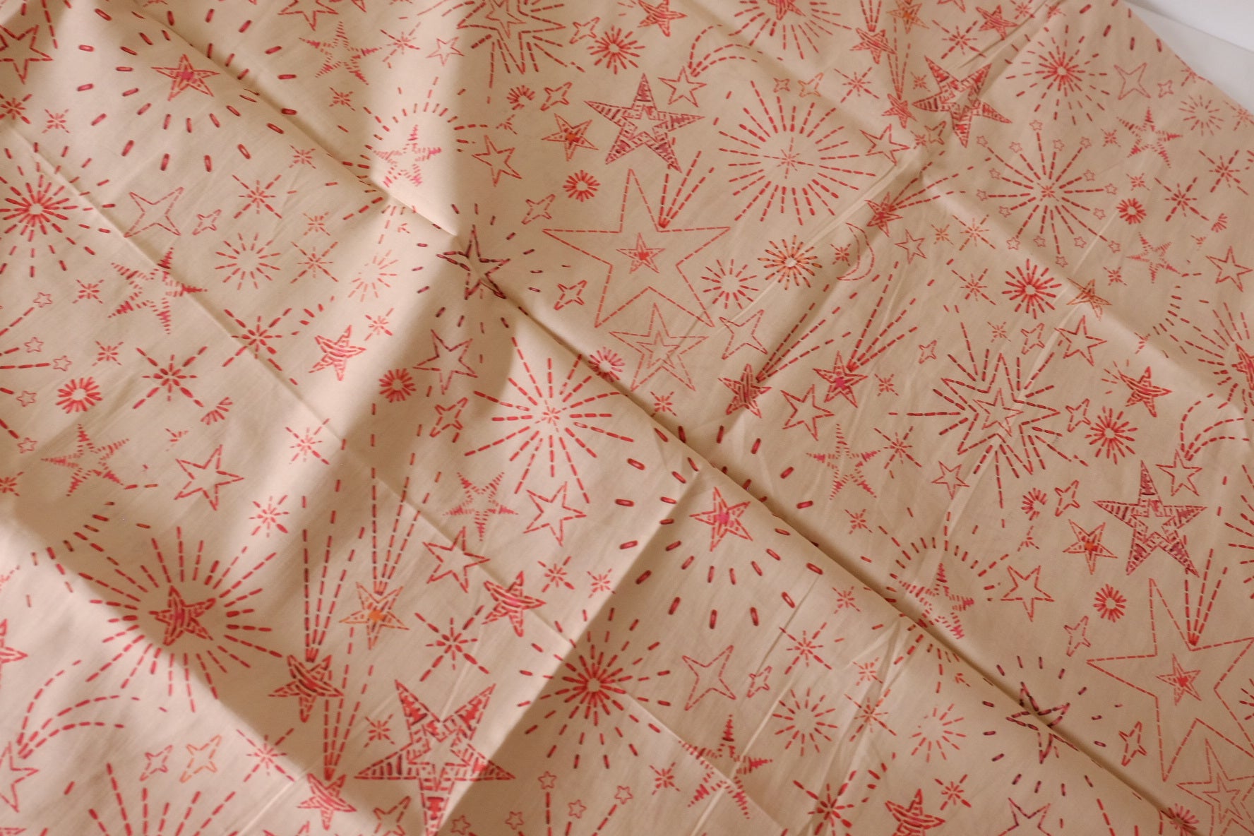 Red Starburst Cotton Lawn Fabric – 3.3 yd