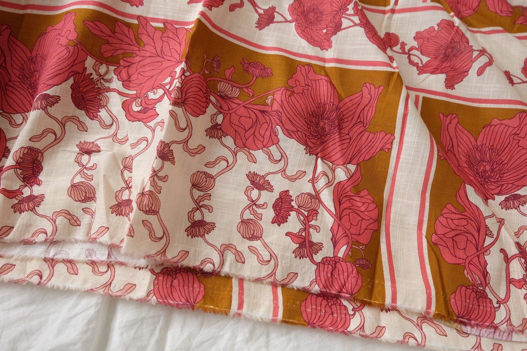 Framed Floral Cotton Linen Fabric – Soft Lightweight Fabric (2.3/3.28 yards)