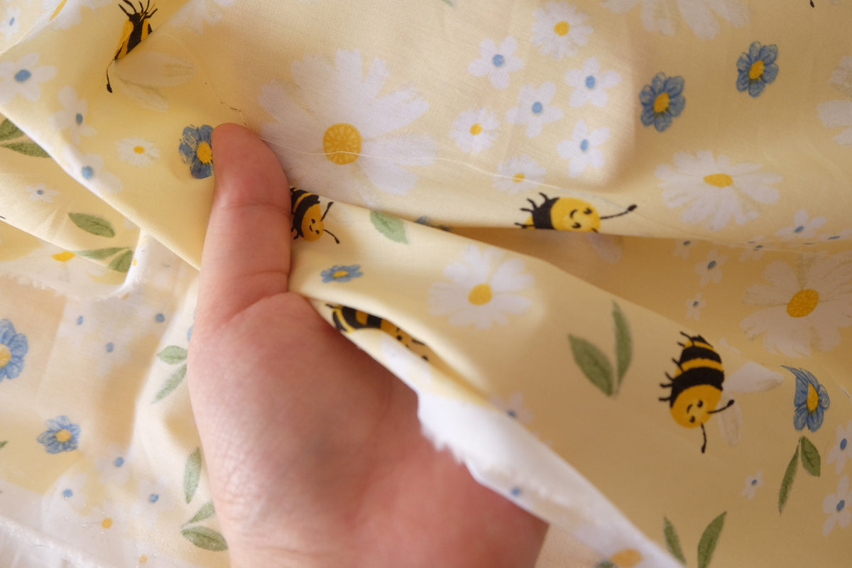Honeybee Daisy Garden – Cotton Poplin Fabric | 3.3 Yards