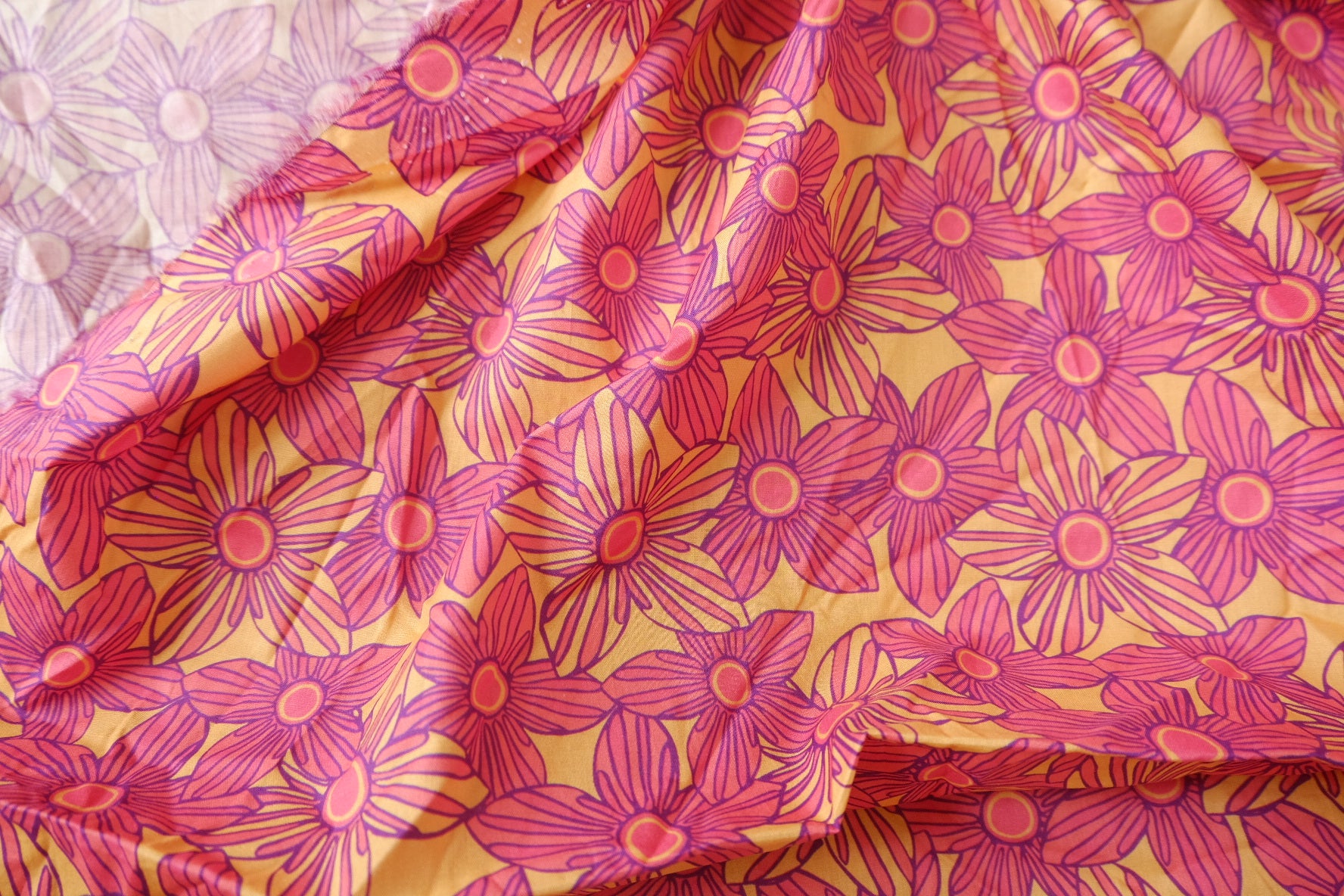 Retro Daisy Cotton Lawn Fabric - 1.20 yd