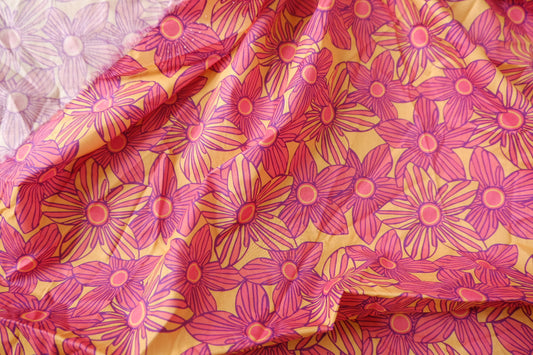 Retro Daisy Cotton Lawn Fabric - 1.20 yd