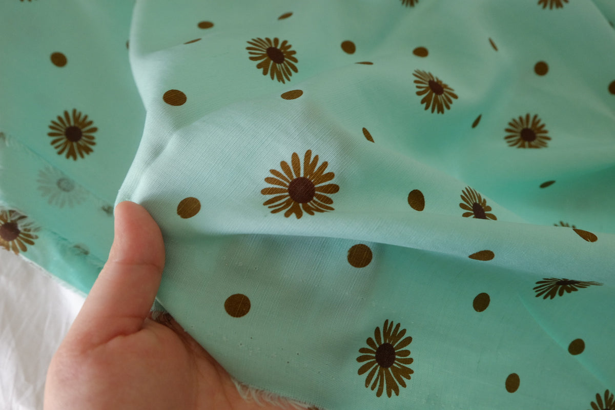 Mint Daisy – Cupro Linen Blend Fabric | 2.2 Yards