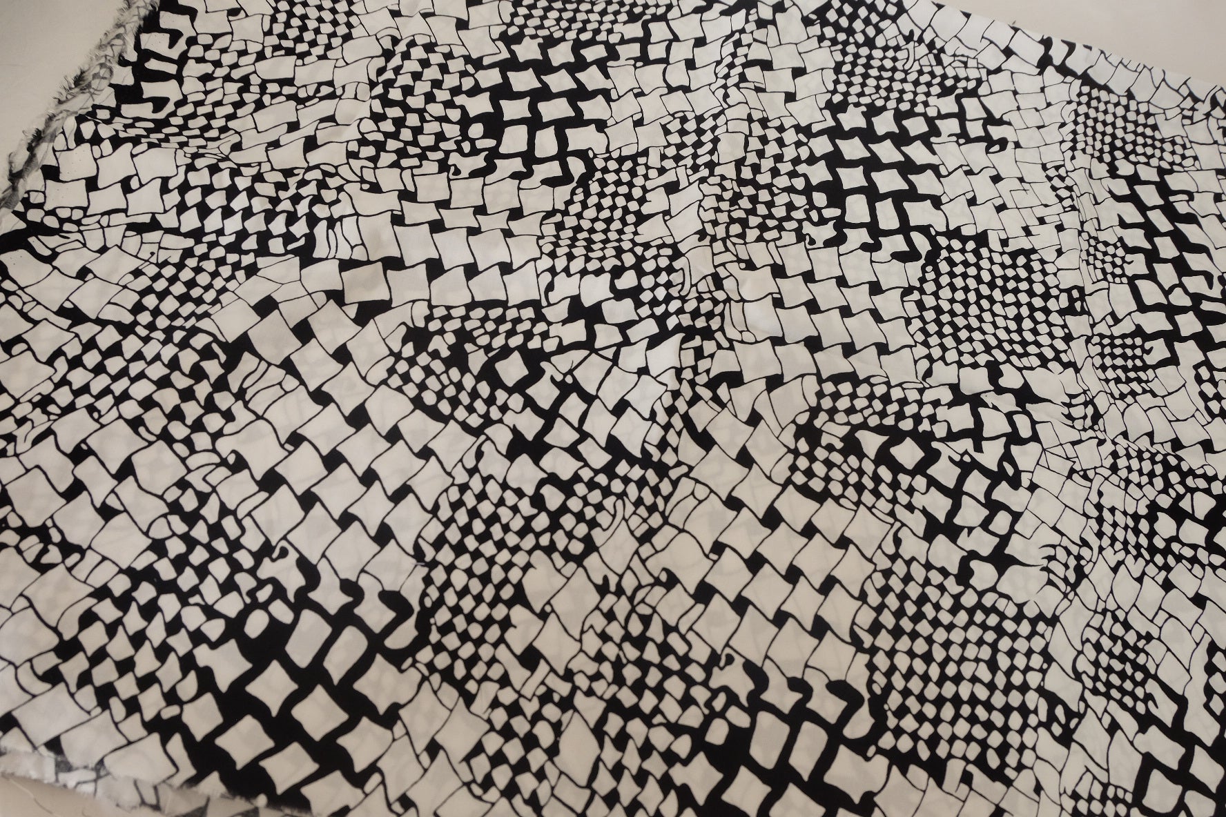 Black & White Abstract Geometric Rayon Challis Fabric – 1.6 yd