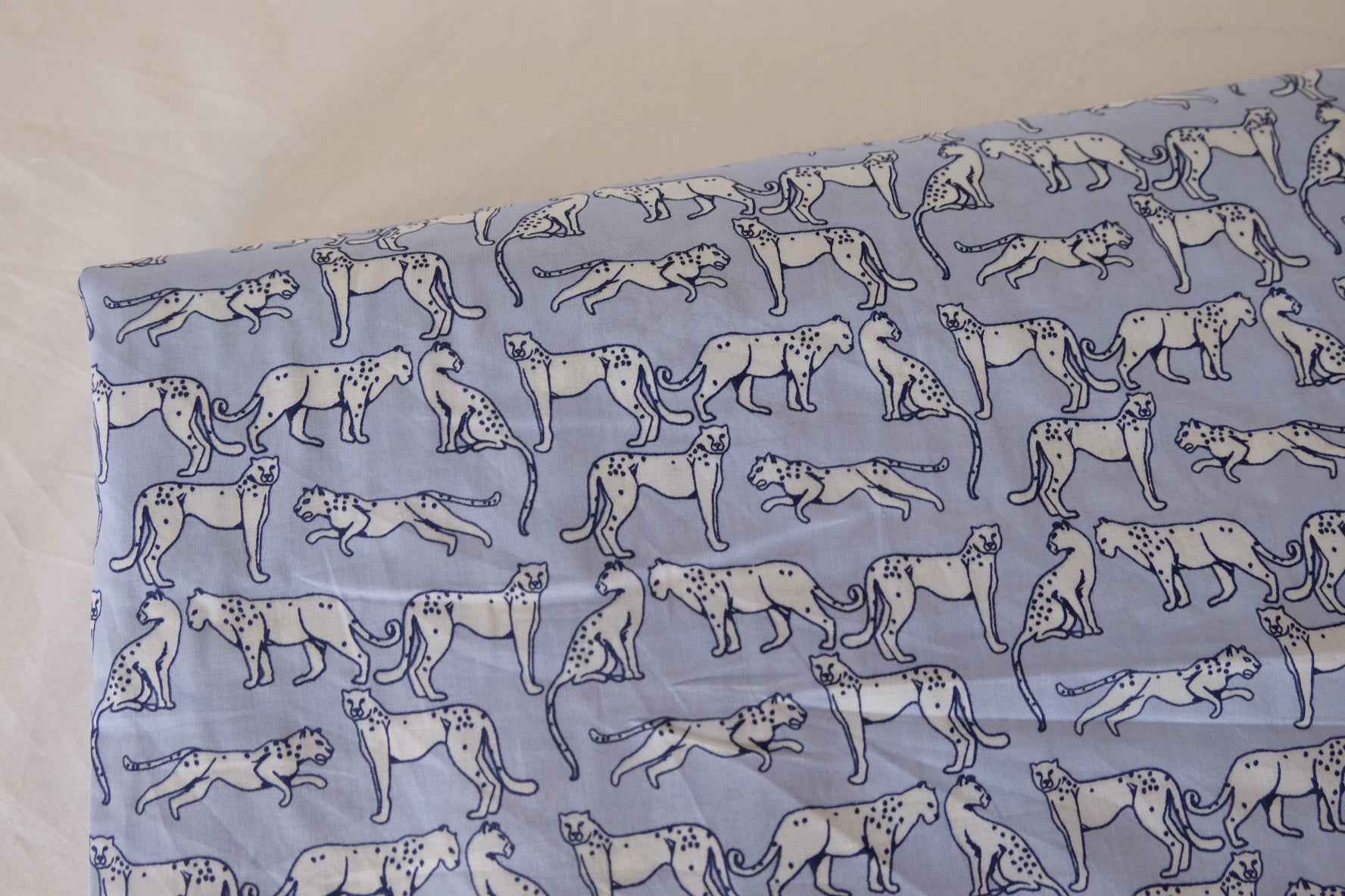 Cheetah Line Drawing 60s Cotton Poplin Fabric – 2.2 yd