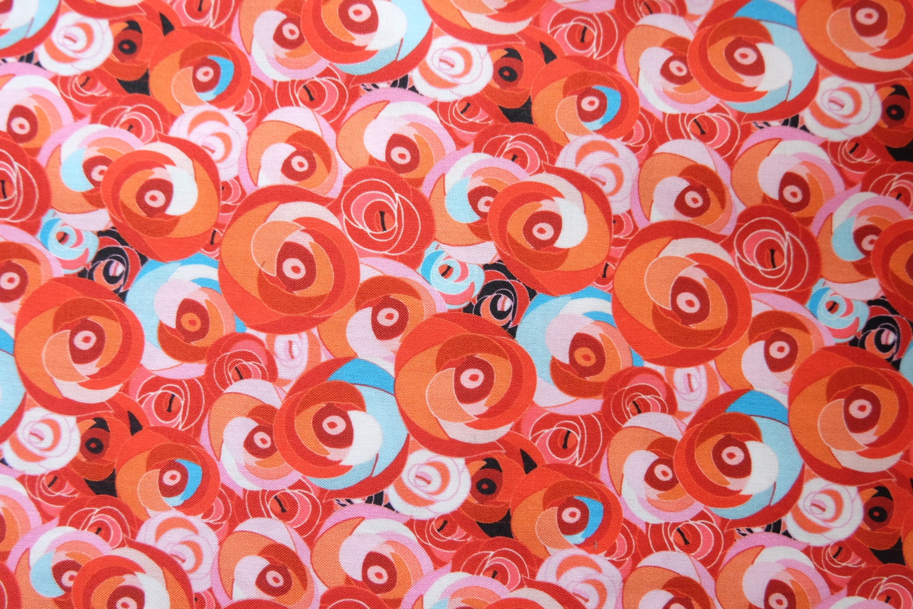 Retro Floral Rose Cotton Fabric – Medium-Weight Printed Cotton (2.08 yd)