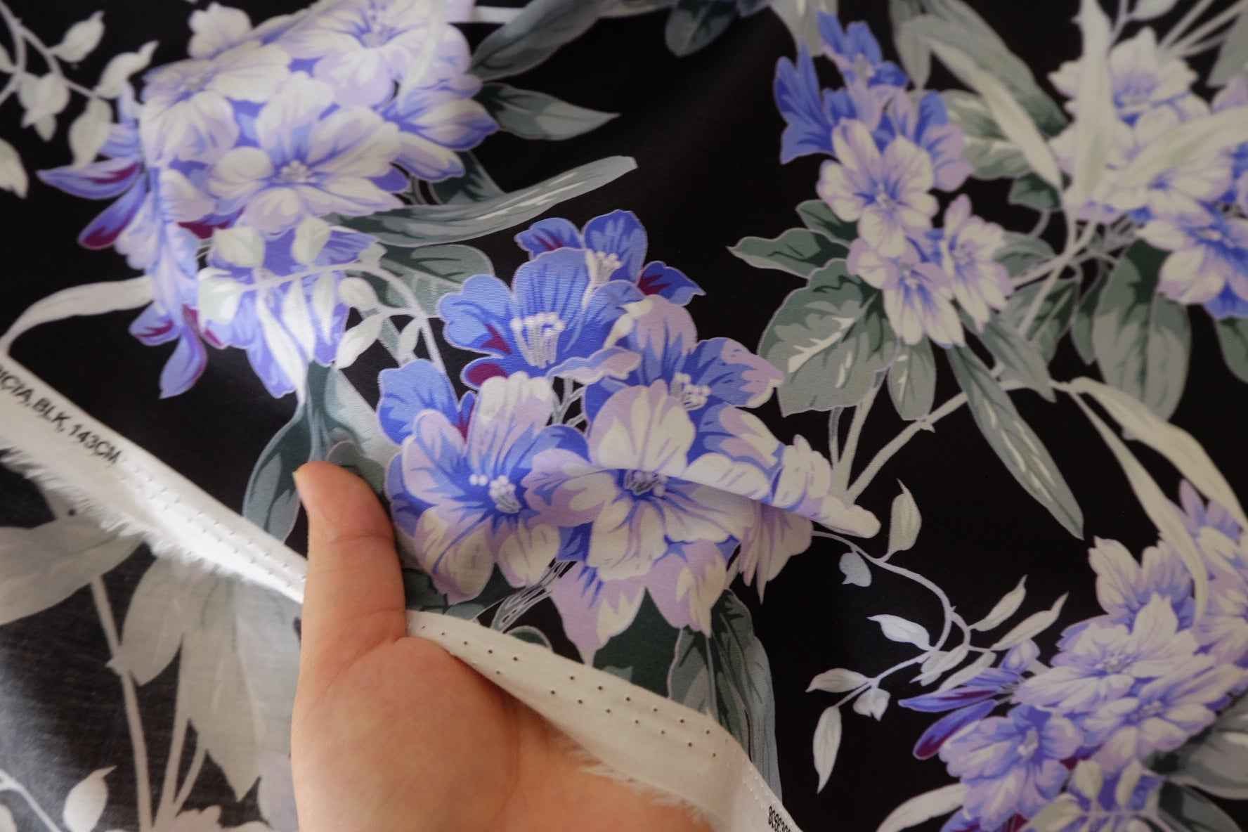 Blue Floral Border Cotton Poplin Fabric – 3.3 yd