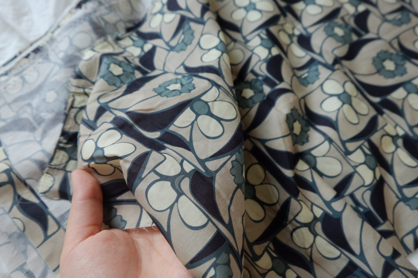 Blue Grey Retro Floral Cotton Lawn — 1 yd