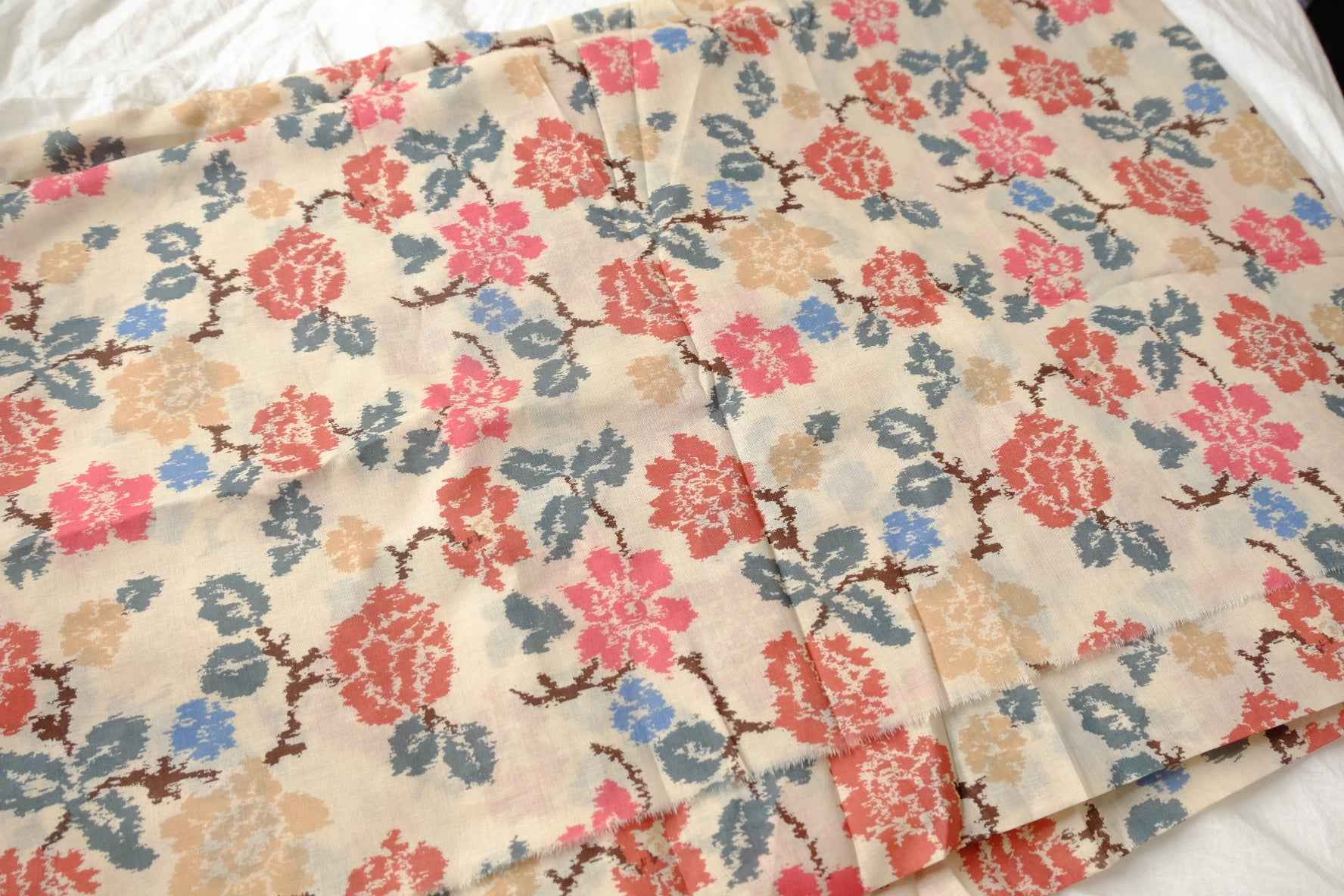 Vintage Floral Ultra-Light Cotton Fabric - 3.28 yd