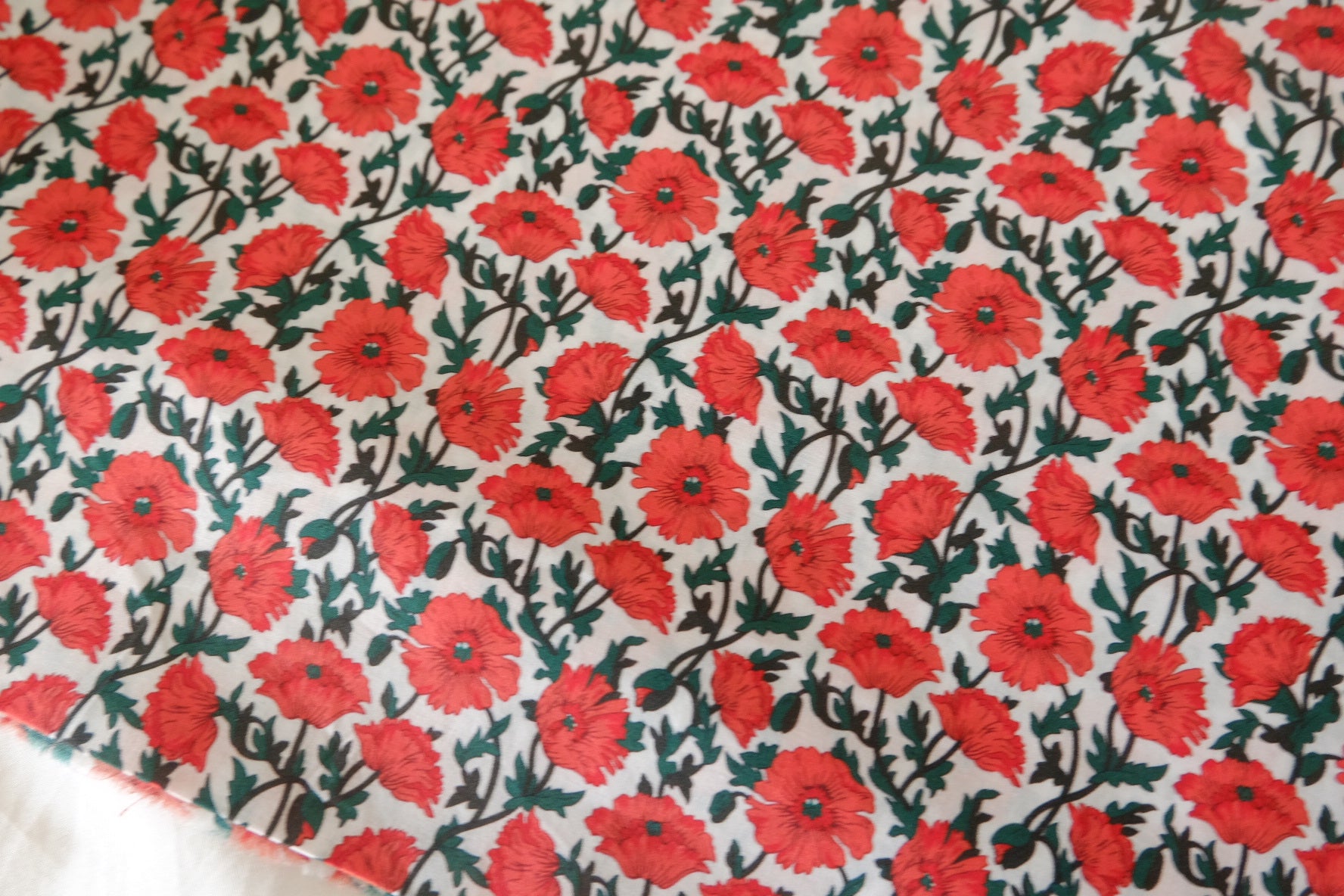 Vintage Red Flower Cotton Lawn Fabric – Cream Botanical Print – 2.1 yd