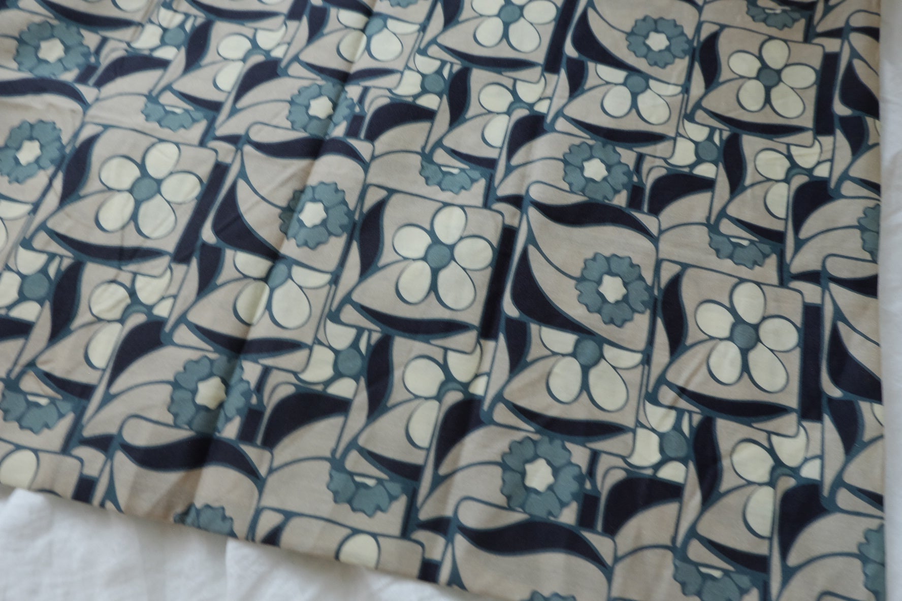 Blue Grey Retro Floral Cotton Lawn — 1 yd