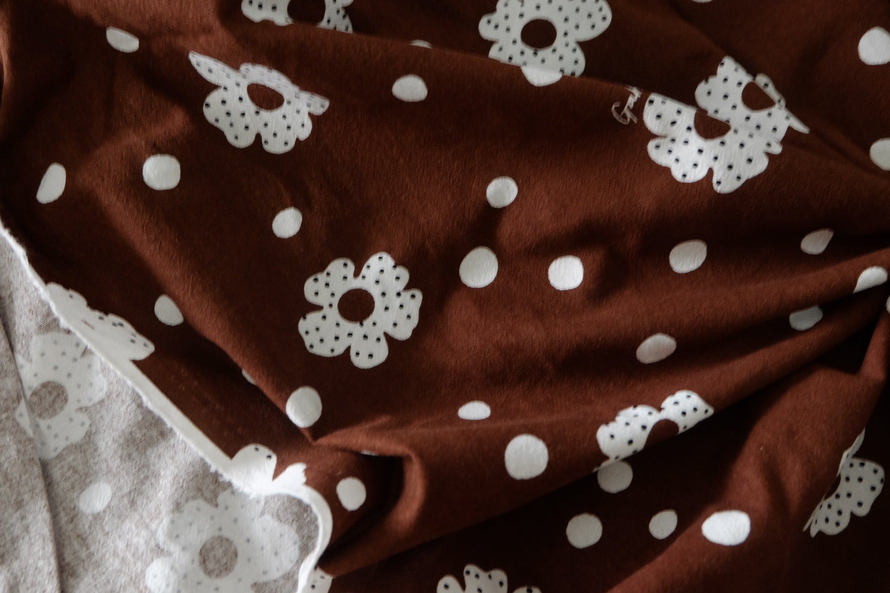 Chocolate Daisy Linen Cotton – 3.3 yd