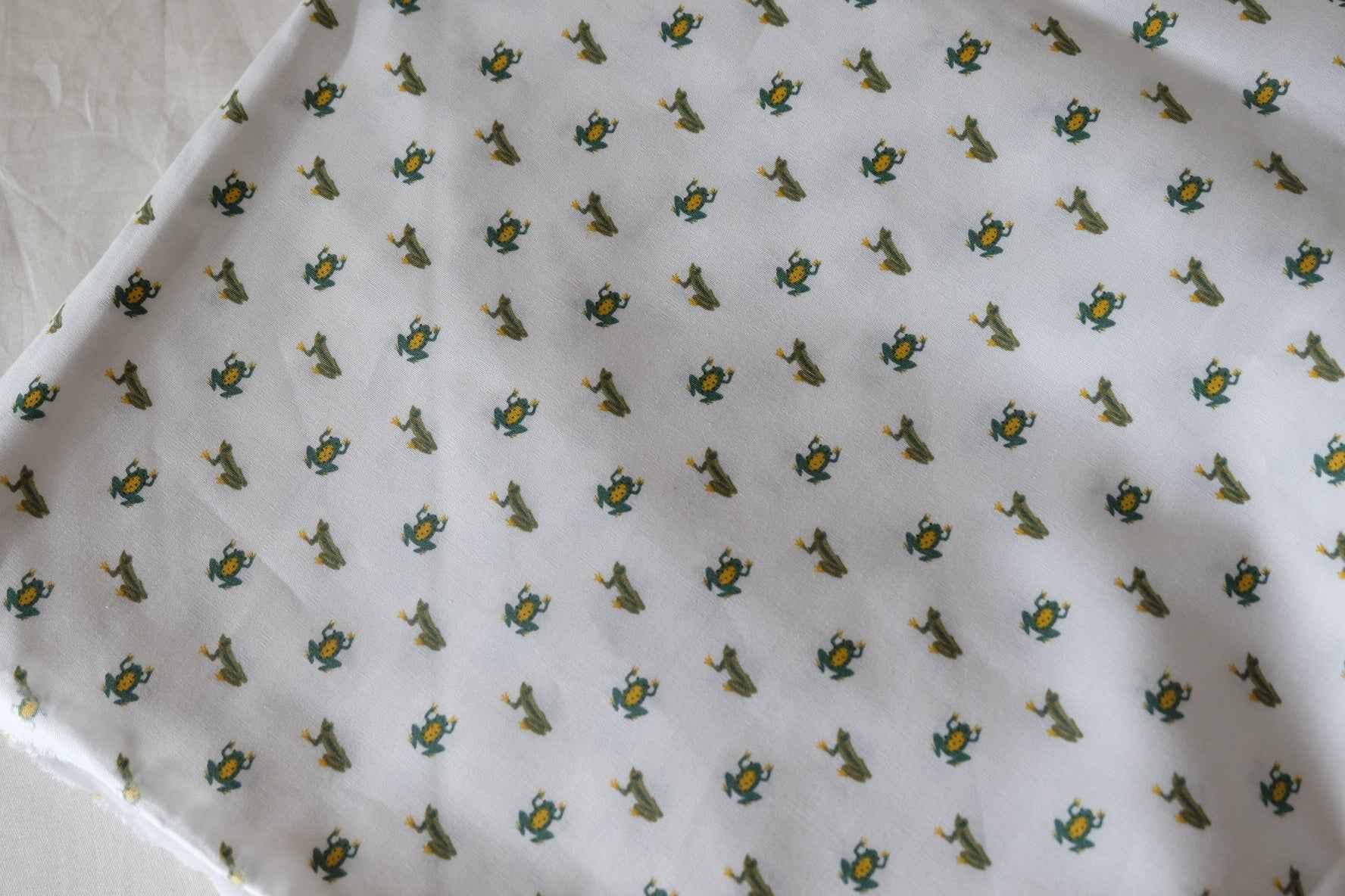 Tiny Frog 60s Cotton Poplin Fabric – 2.2 Yards