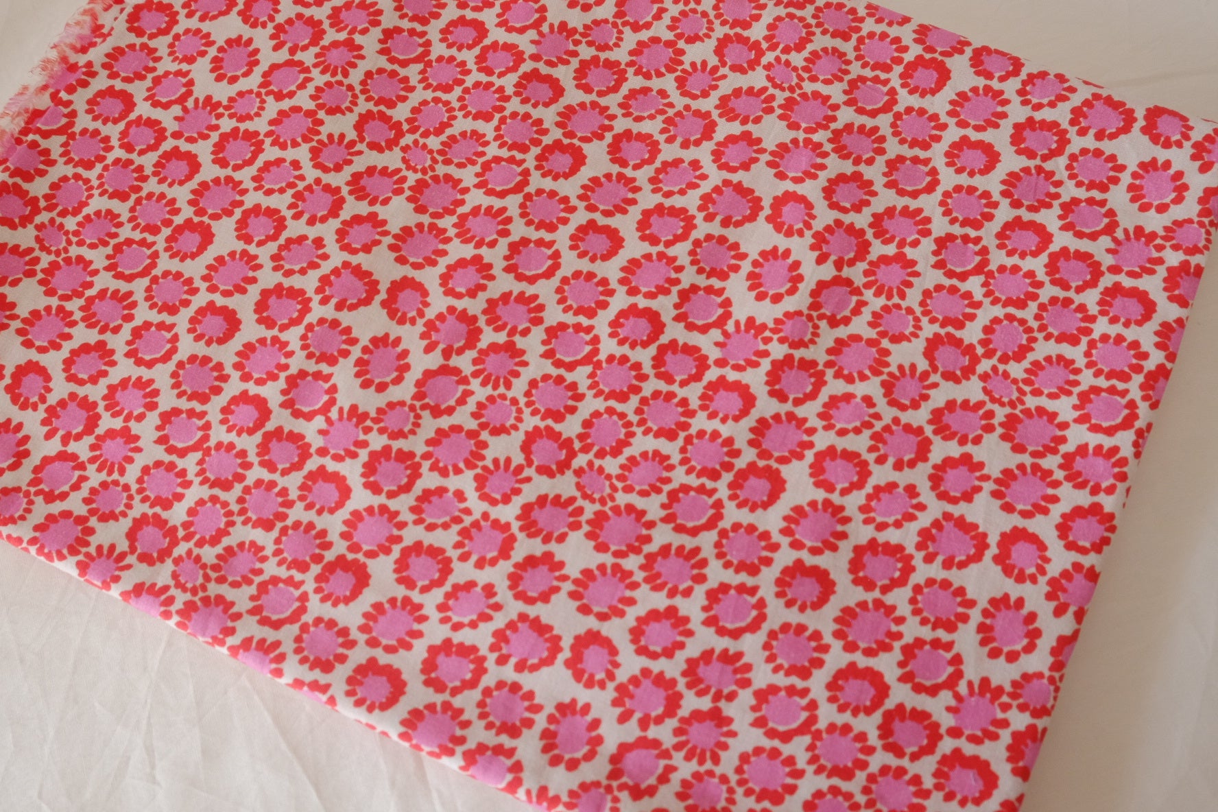 Retro Red Pink Floral Cotton Fabric – Soft Lightweight Cotton – 1.6 yd