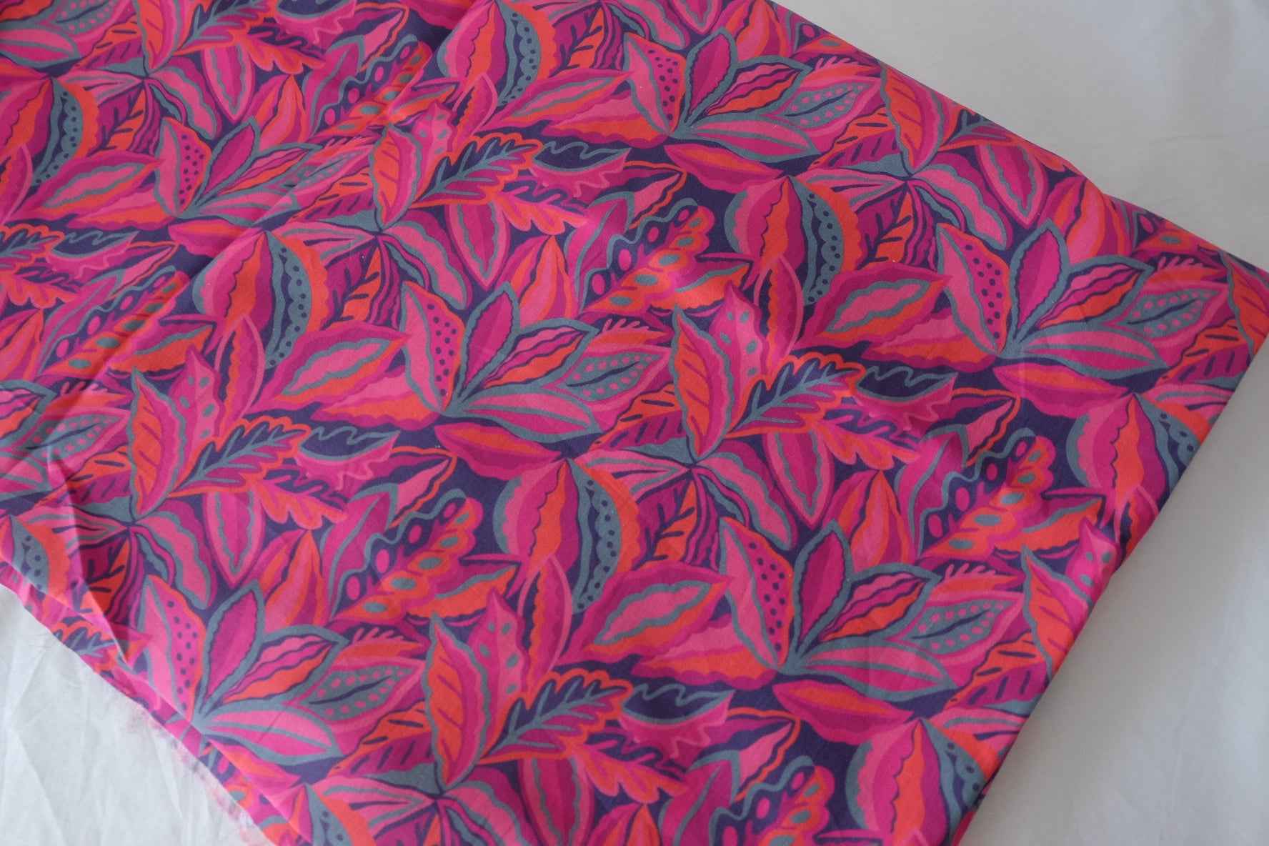 Vibrant Tropical Leaf Cotton Poplin Fabric – 3.3 yd