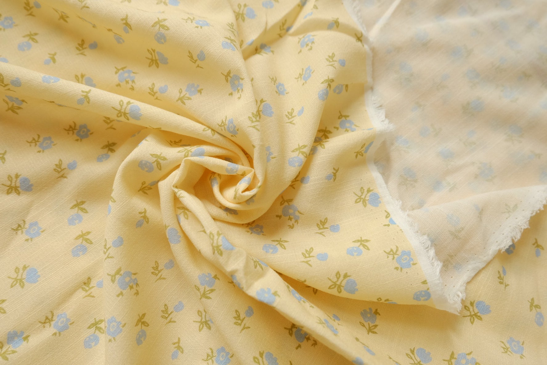 Soft Ditsy Floral Linen Blend, Slub Texture, 3.3Yards