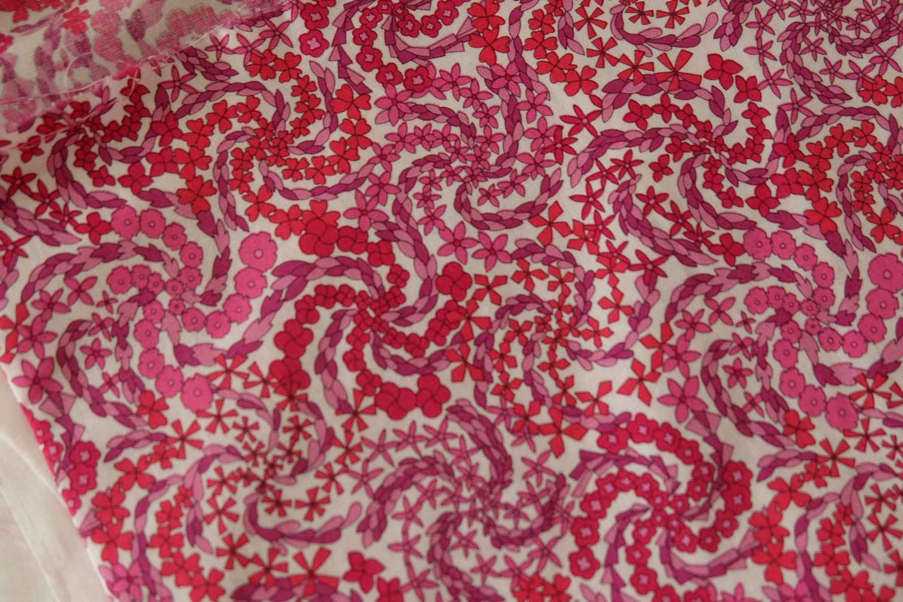 Pink Red Vine Floral Cotton Poplin Fabric – 2.2 Yards