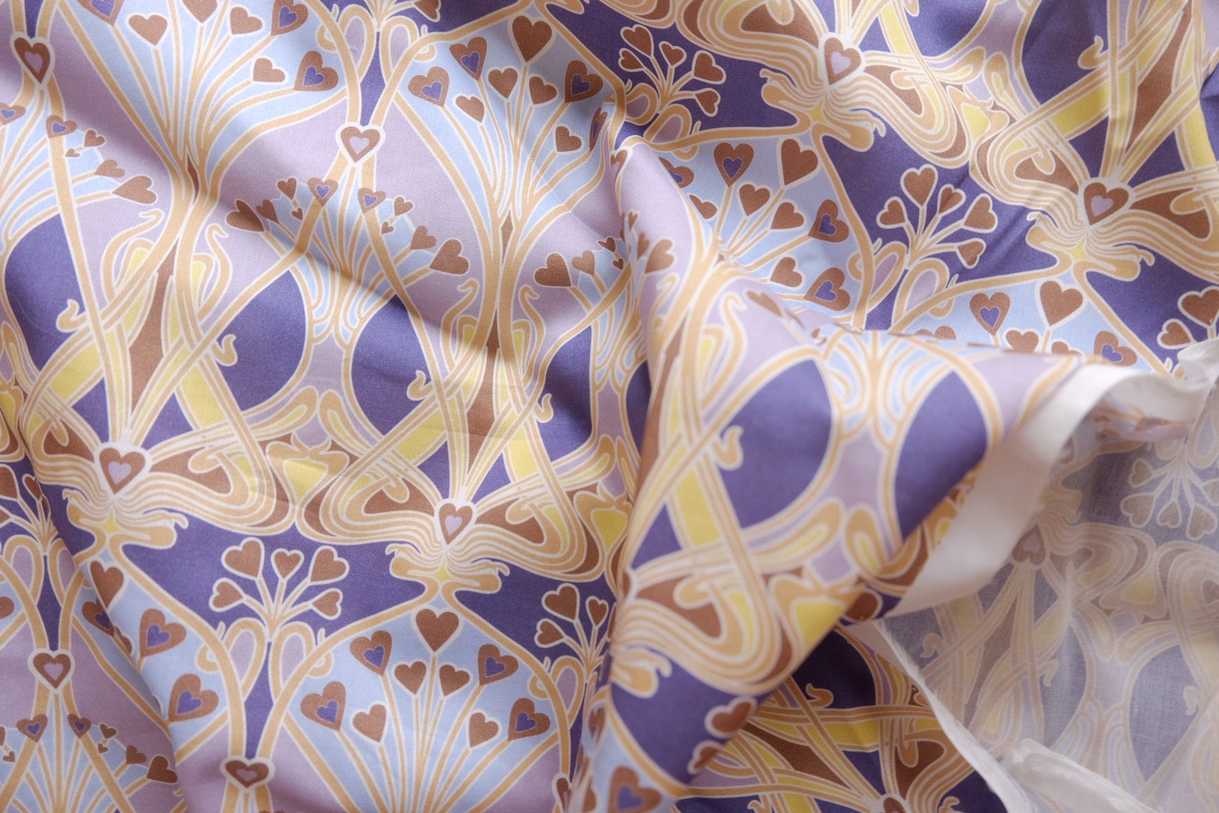 Art Nouveau 100s Cotton Lawn – 2.2 yd