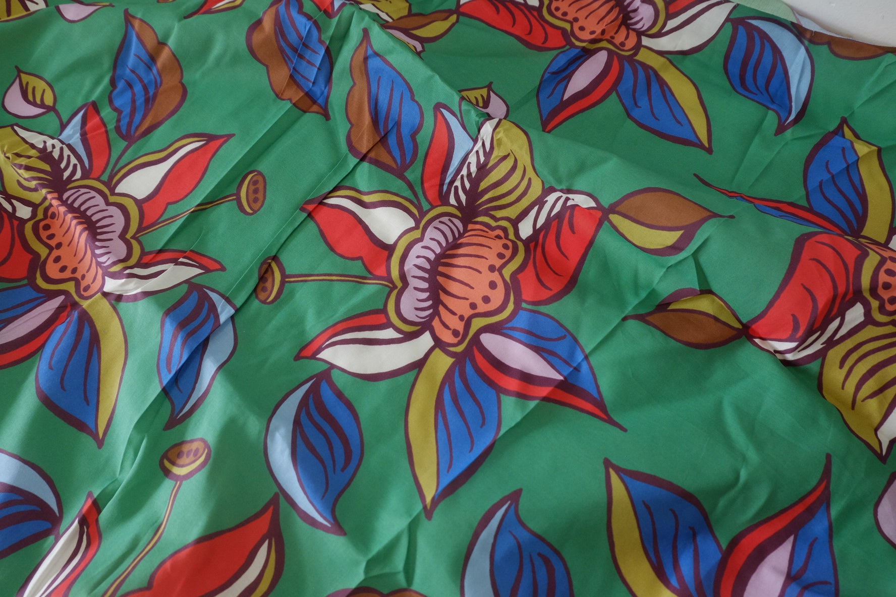 Bold Tropical Floral Lightweight Poplin Fabric – 3.3 yd