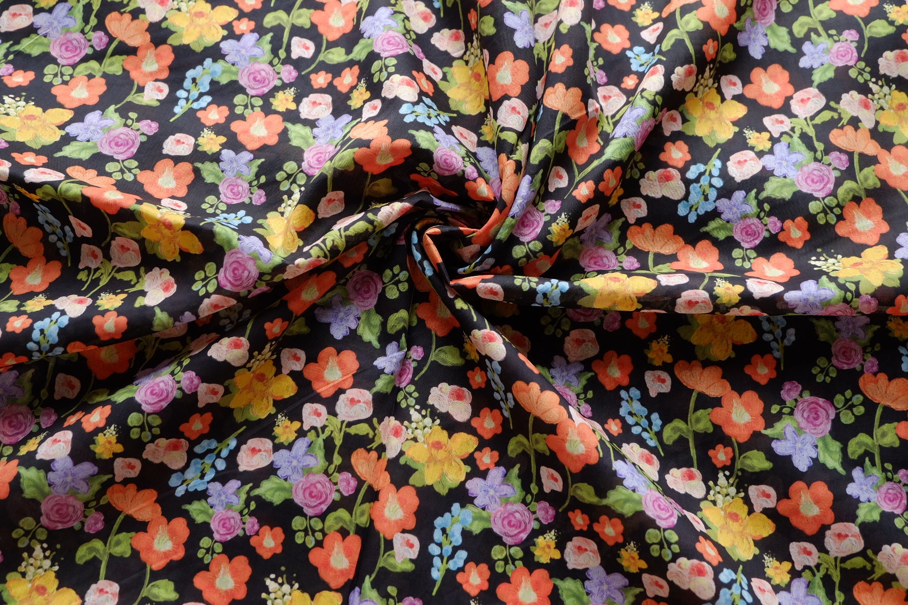 Dark Garden 100s Cotton Lawn – 2.7 yd