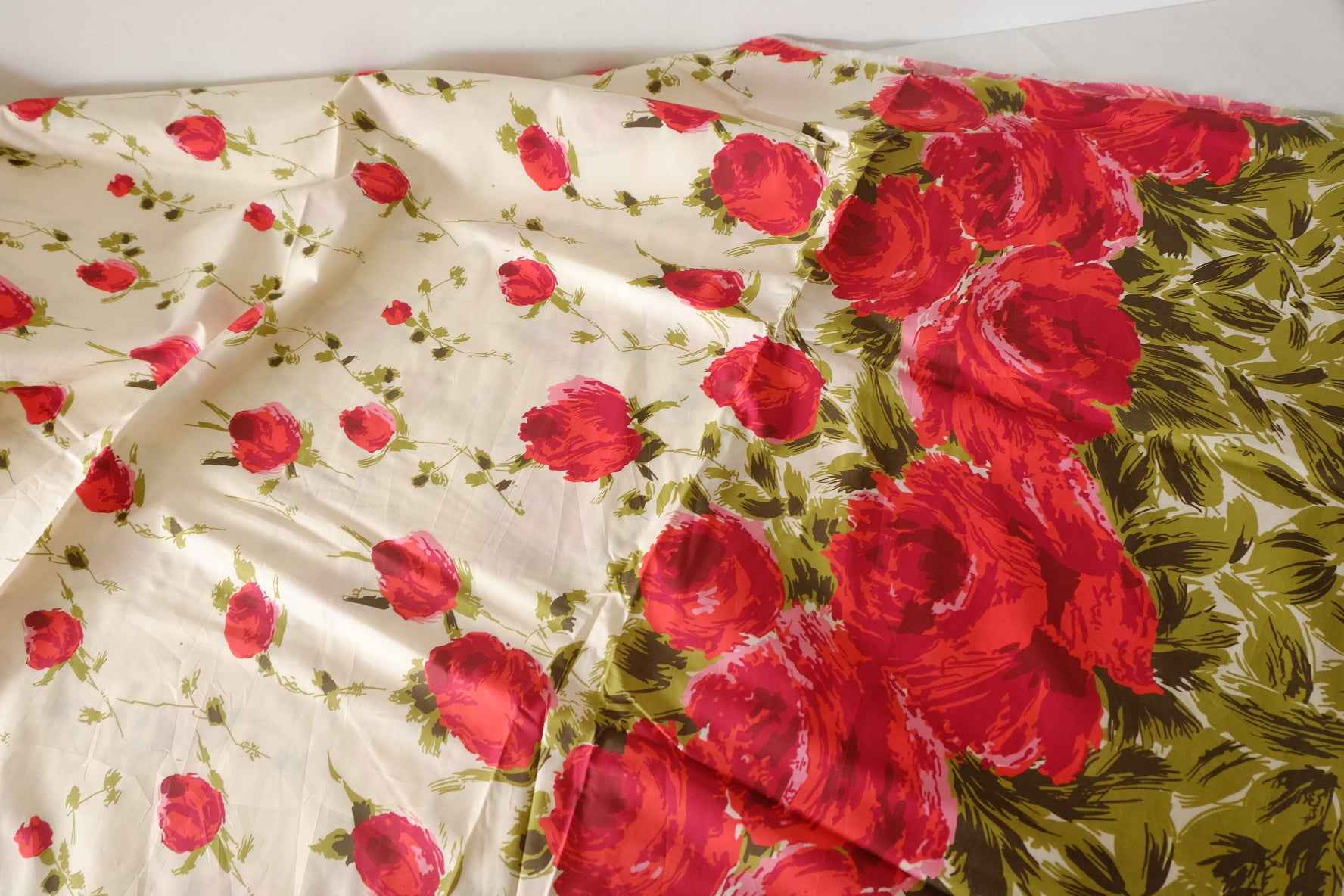 Border Rose Cotton Lawn Fabric – 3.6 yd