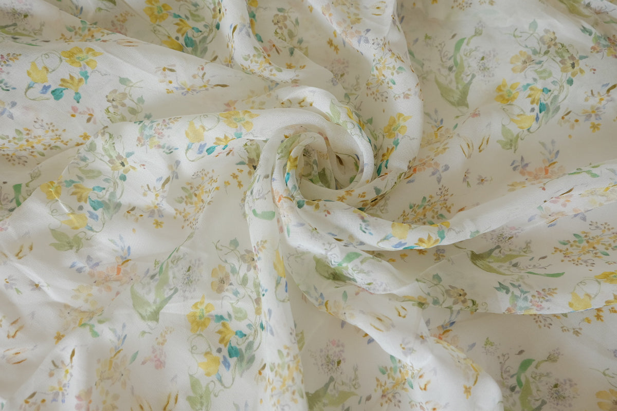 Spring Meadow – Delicate Floral Viscose Fabric – 3.28 yd