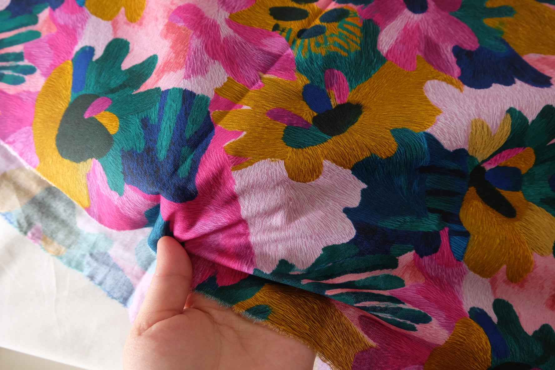 Bold Painterly Floral Cotton Fabric – 2.2 Yards