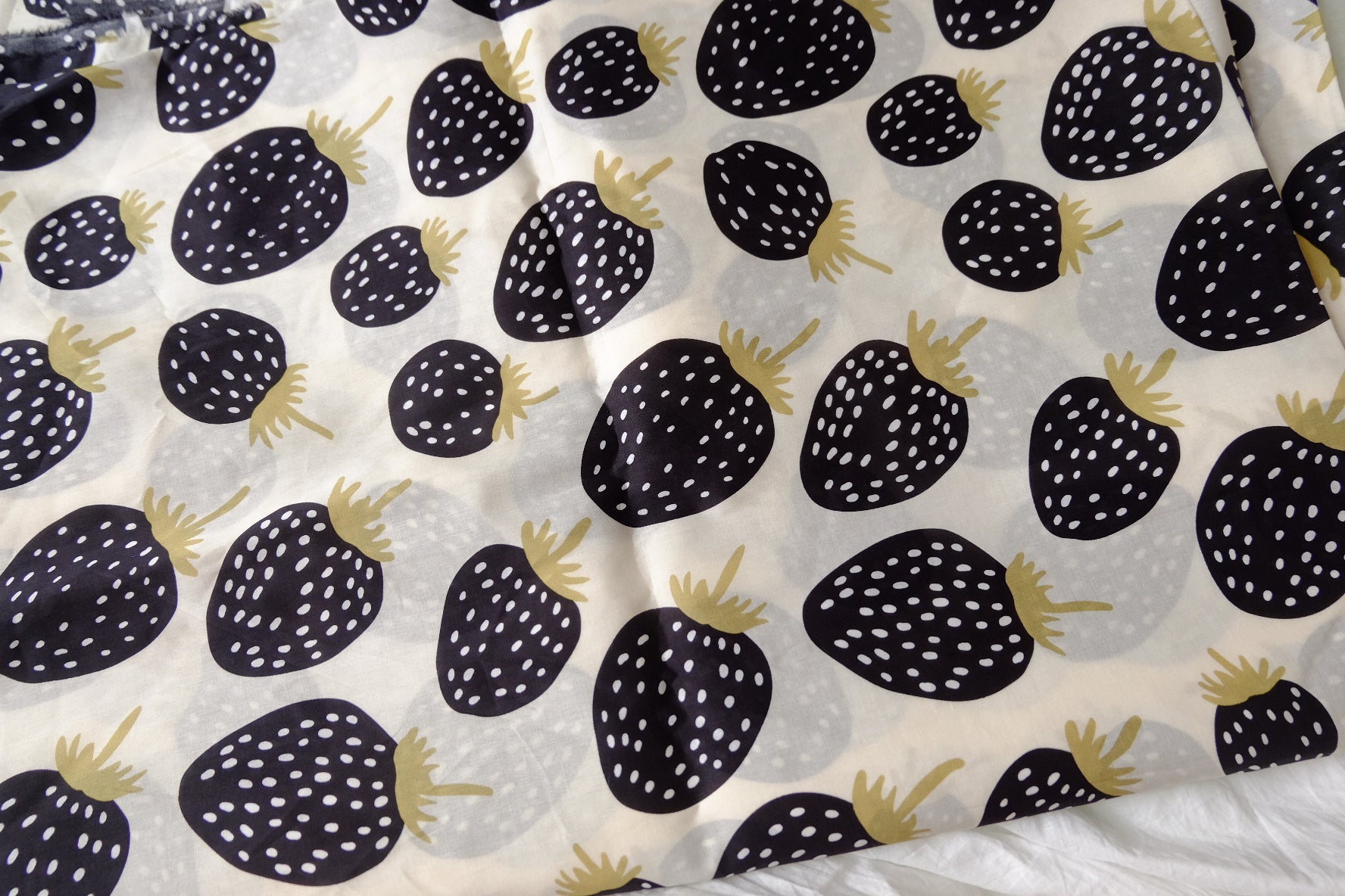 Cream Blackberry 80s Cotton Poplin Fabric 2.2 Yards